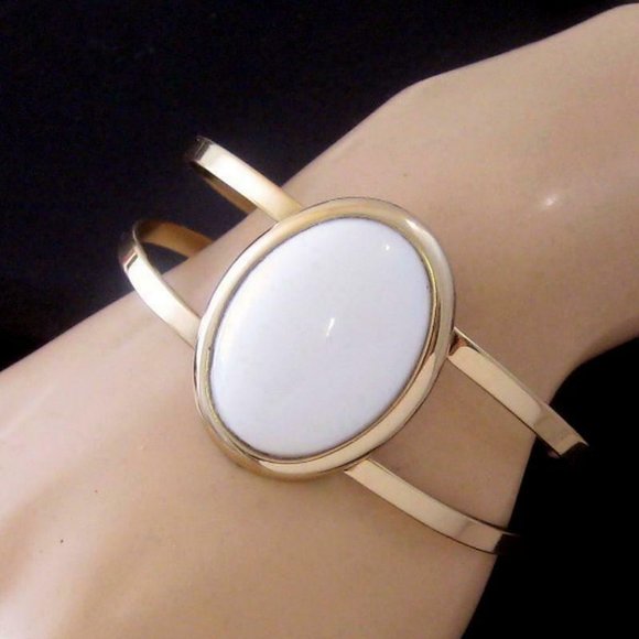 Vintage Avon Bracelet Cuff White Cabochon goldtone - Picture 2 of 2